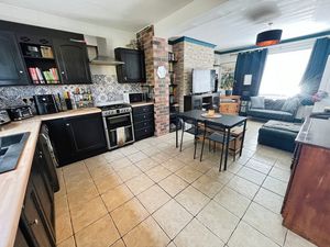 Kitchen Diner- click for photo gallery